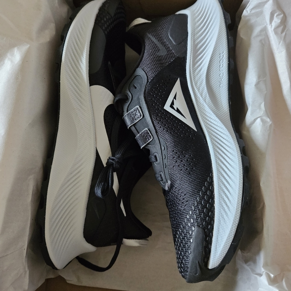 Nike Women's Pegasus Trail 3 Running Shoes in size 7.5 NIB - Picture 3 of 10